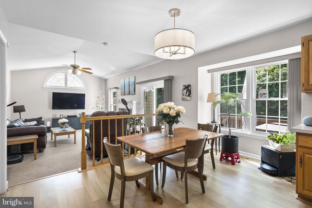 Image 13 of property listing at 14021 HEATHERSTONE DR, Bowie, MD 20720