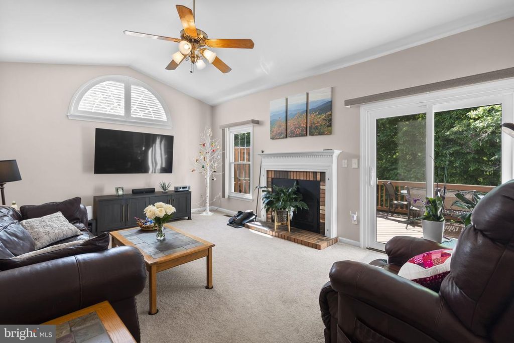 Image 16 of property listing at 14021 HEATHERSTONE DR, Bowie, MD 20720