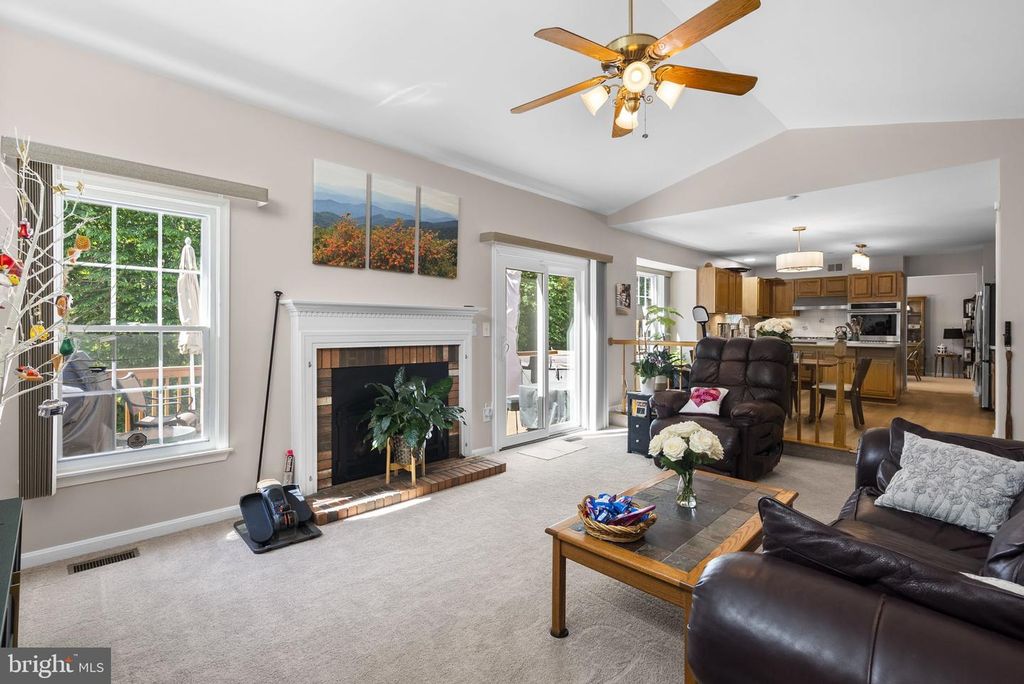 Image 17 of property listing at 14021 HEATHERSTONE DR, Bowie, MD 20720