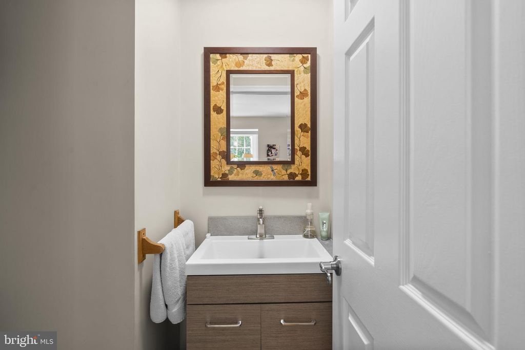 Image 18 of property listing at 14021 HEATHERSTONE DR, Bowie, MD 20720