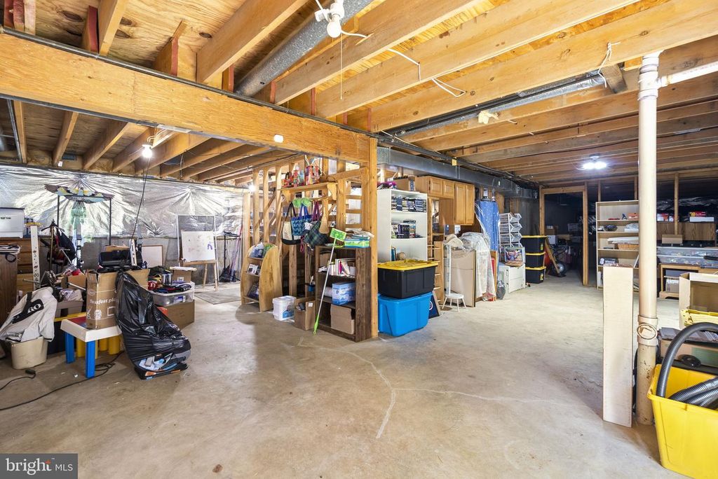 Image 28 of property listing at 14021 HEATHERSTONE DR, Bowie, MD 20720
