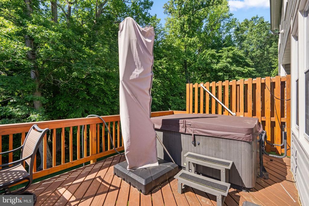 Image 34 of property listing at 14021 HEATHERSTONE DR, Bowie, MD 20720