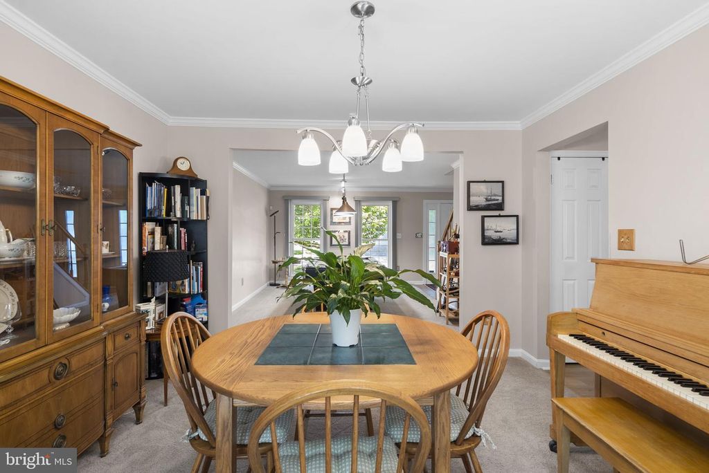 Image 9 of property listing at 14021 HEATHERSTONE DR, Bowie, MD 20720