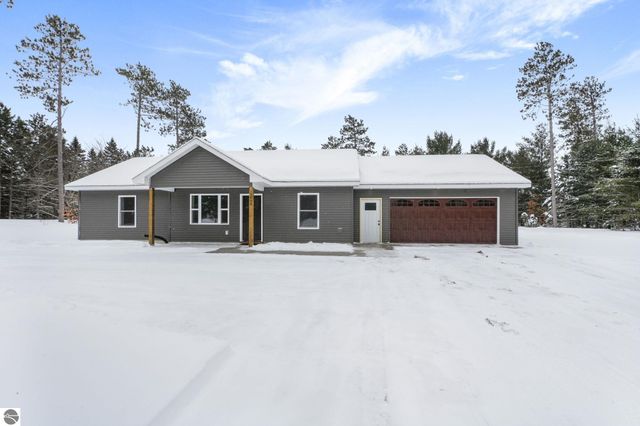 3494 Gleaner Hall Road, Kingsley, MI 49649