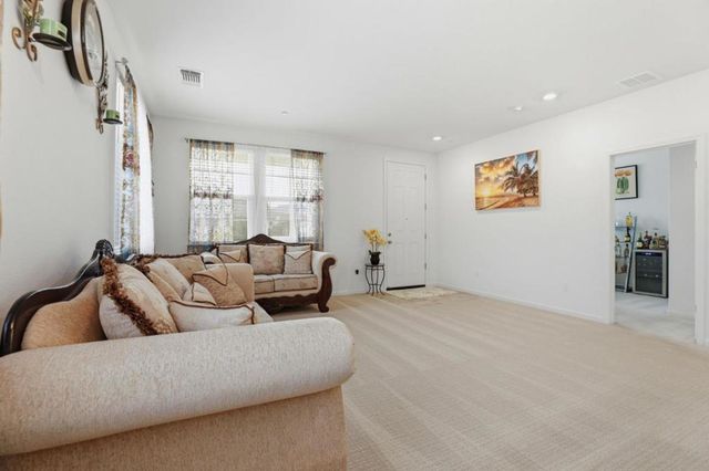 805 Klamath Way, Hollister, CA 95023