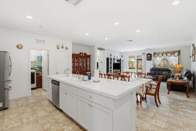 805 Klamath Way, Hollister, CA 95023