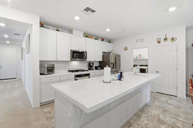 805 Klamath Way, Hollister, CA 95023