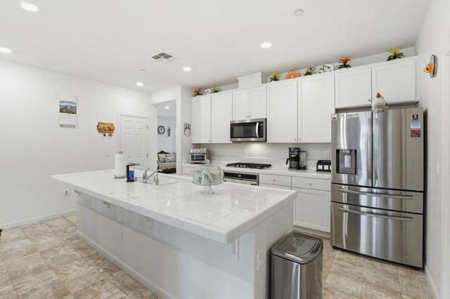 805 Klamath Way, Hollister, CA 95023