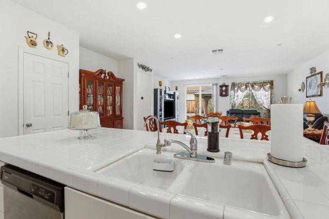 805 Klamath Way, Hollister, CA 95023