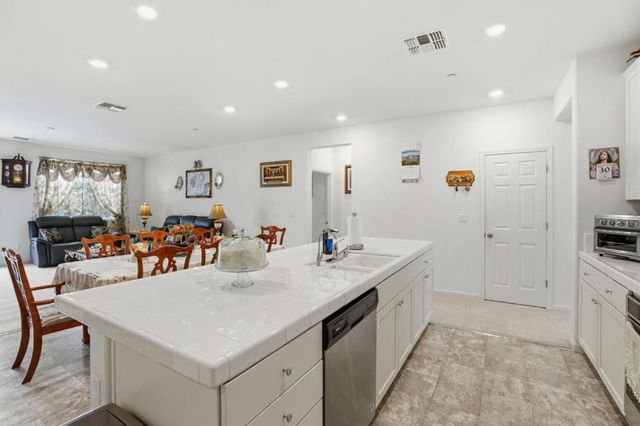 805 Klamath Way, Hollister, CA 95023