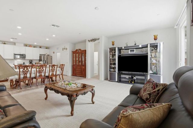 805 Klamath Way, Hollister, CA 95023