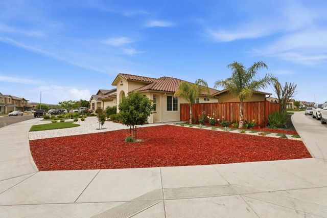 805 Klamath Way, Hollister, CA 95023