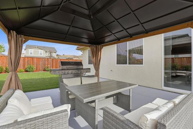 805 Klamath Way, Hollister, CA 95023