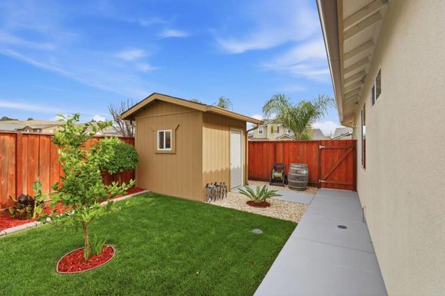 805 Klamath Way, Hollister, CA 95023