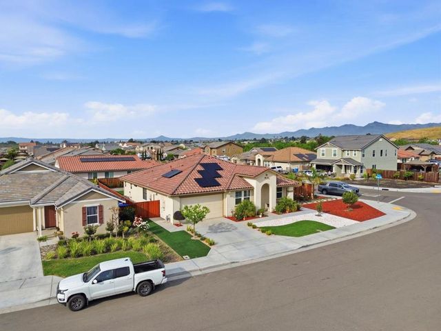 805 Klamath Way, Hollister, CA 95023