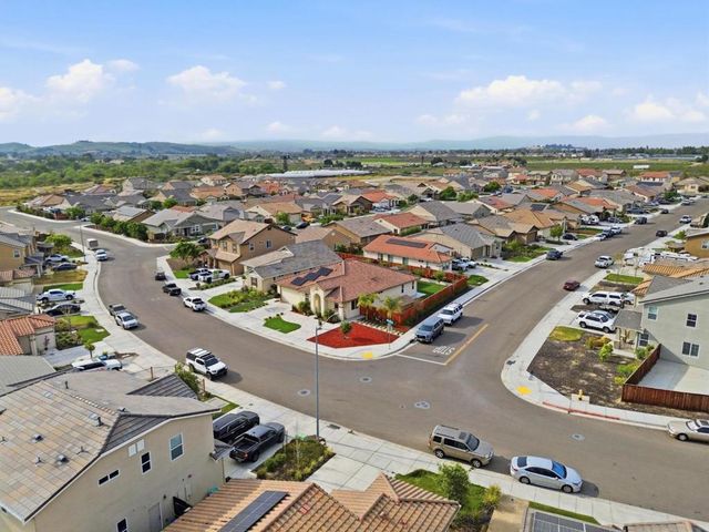 805 Klamath Way, Hollister, CA 95023