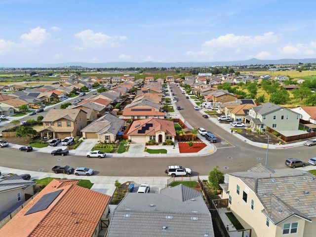 805 Klamath Way, Hollister, CA 95023