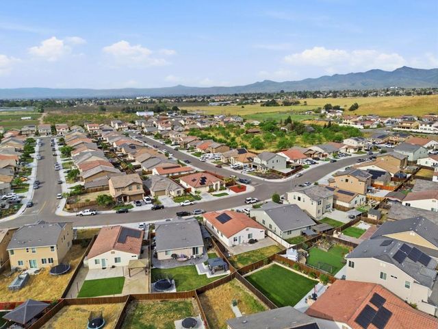 805 Klamath Way, Hollister, CA 95023