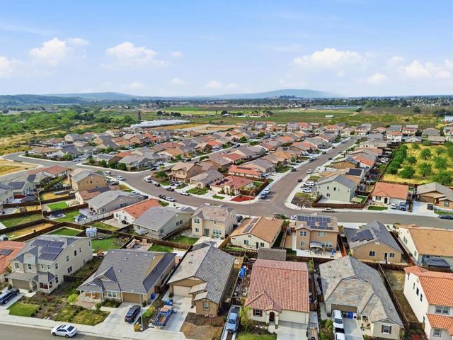 805 Klamath Way, Hollister, CA 95023