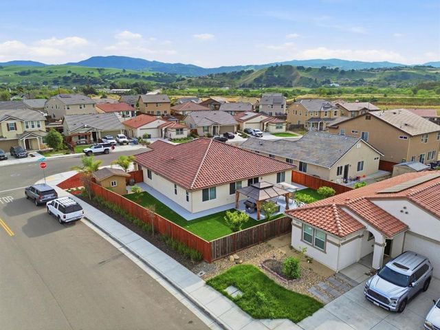 805 Klamath Way, Hollister, CA 95023