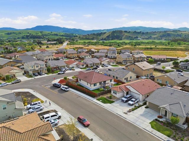 805 Klamath Way, Hollister, CA 95023