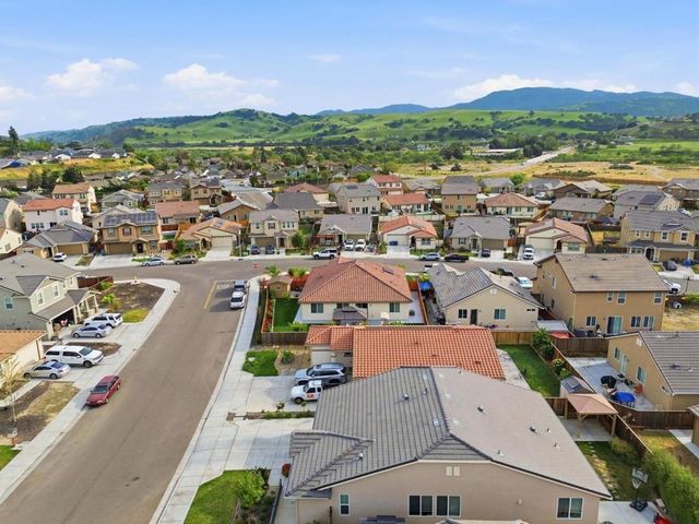 805 Klamath Way, Hollister, CA 95023