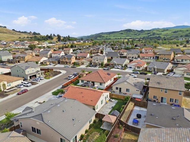 805 Klamath Way, Hollister, CA 95023