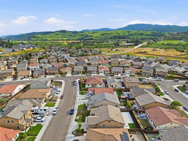 805 Klamath Way, Hollister, CA 95023