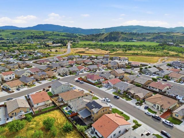 805 Klamath Way, Hollister, CA 95023