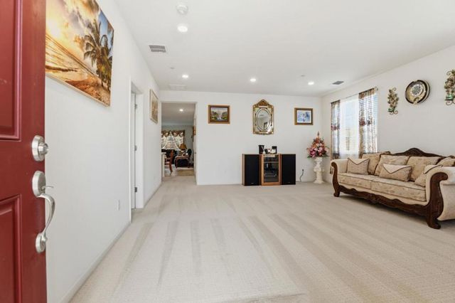 805 Klamath Way, Hollister, CA 95023