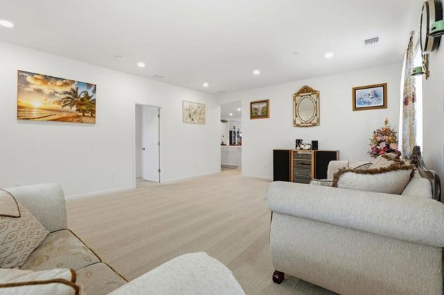 805 Klamath Way, Hollister, CA 95023