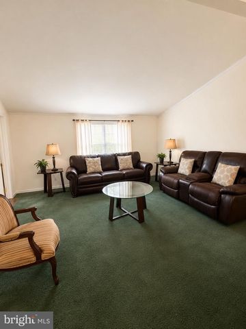 12 LONGWOOD CT W, Harleysville, PA 19438
