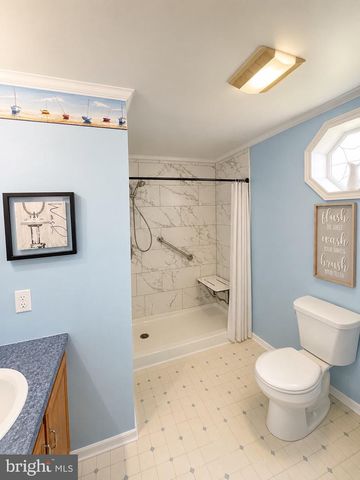 12 LONGWOOD CT W, Harleysville, PA 19438