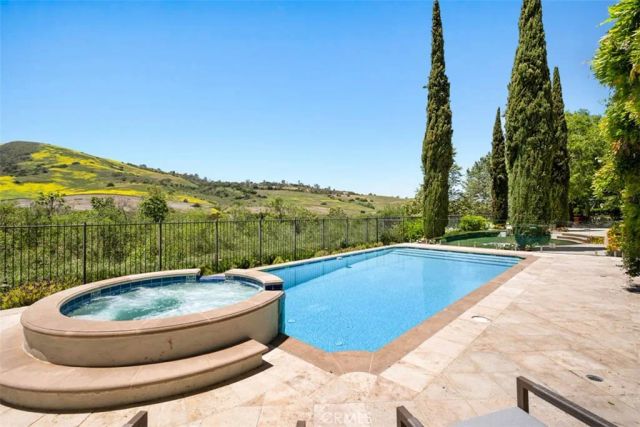 31 Black Hawk, Irvine, CA 92603
