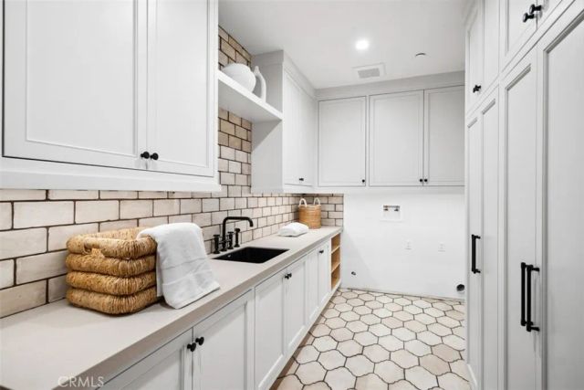 31 Black Hawk, Irvine, CA 92603
