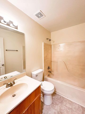 470 Martha Ln Apt C, Clarksville, TN 37043