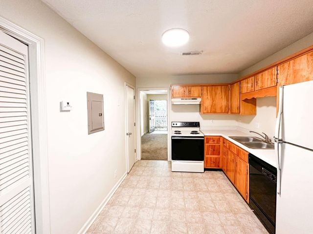 470 Martha Ln Apt C, Clarksville, TN 37043