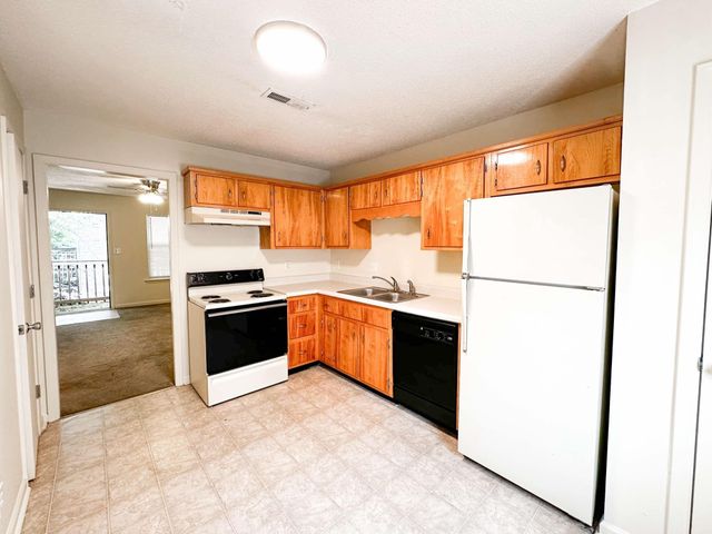 470 Martha Ln Apt C, Clarksville, TN 37043