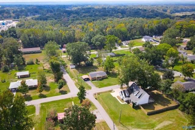 1000 Rhodes Street, Hartselle, AL 35640