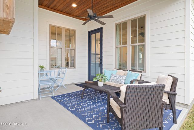 101 Oak Village Drive, Scott, LA 70583