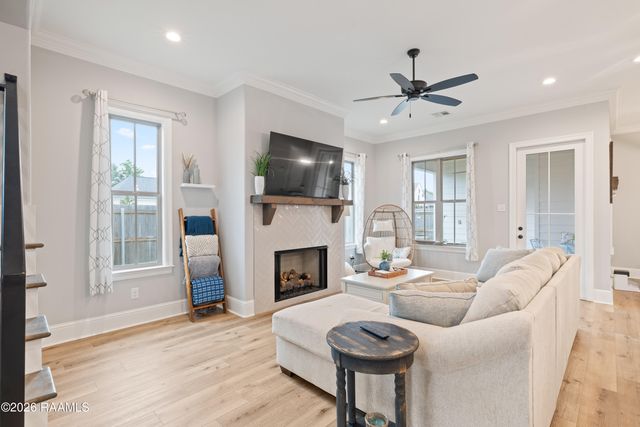 101 Oak Village Drive, Scott, LA 70583