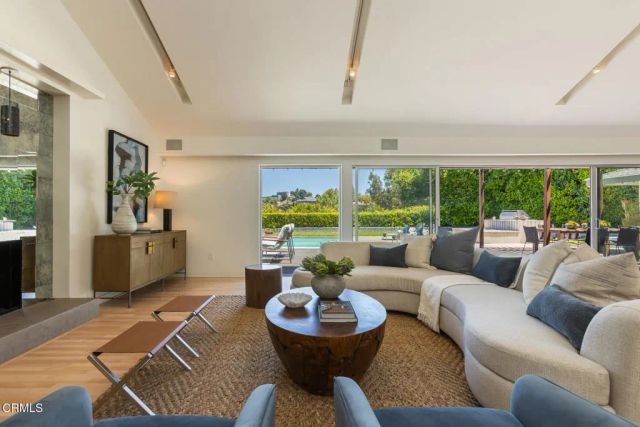 3446 Caribeth Drive, Encino, CA 91436
