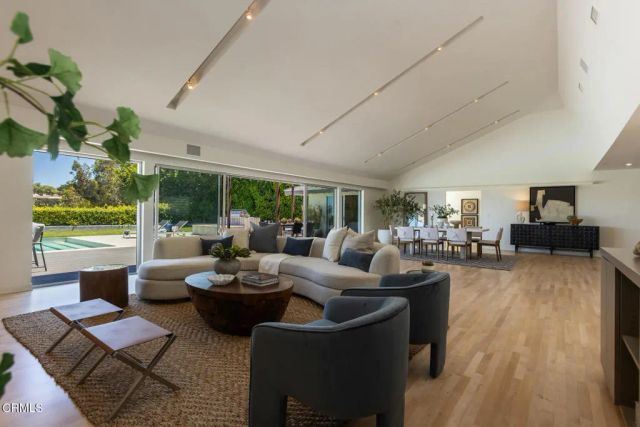 3446 Caribeth Drive, Encino, CA 91436