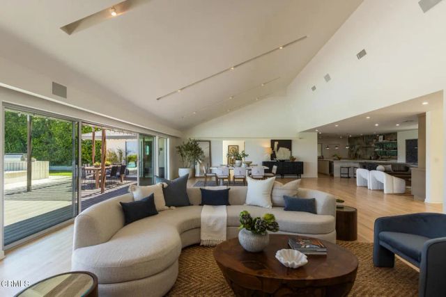 3446 Caribeth Drive, Encino, CA 91436