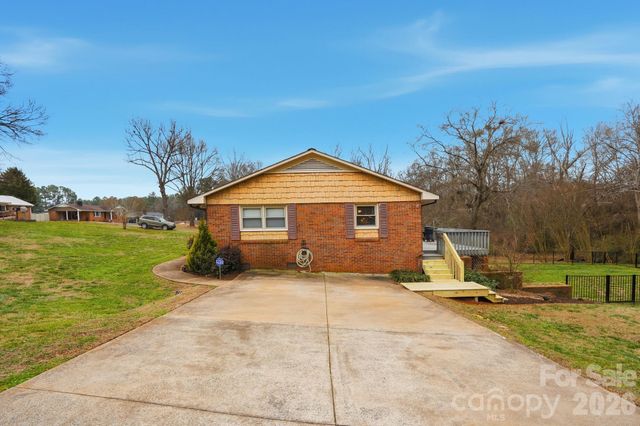 3228 Springfield Drive, Lincolnton, NC 28092
