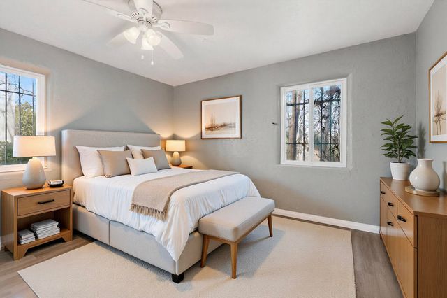 929 Palomas Drive SE, Albuquerque, NM 87108