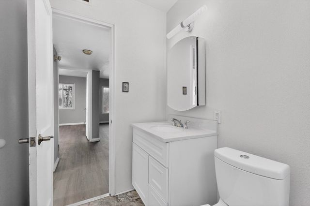 929 Palomas Drive SE, Albuquerque, NM 87108