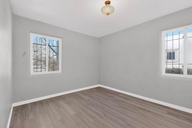 929 Palomas Drive SE, Albuquerque, NM 87108