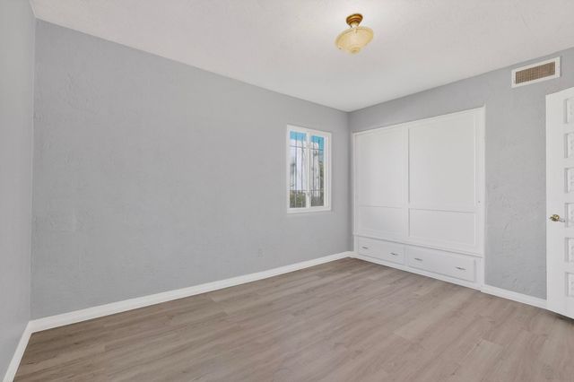 929 Palomas Drive SE, Albuquerque, NM 87108