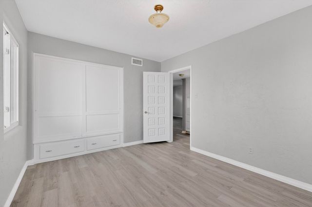 929 Palomas Drive SE, Albuquerque, NM 87108